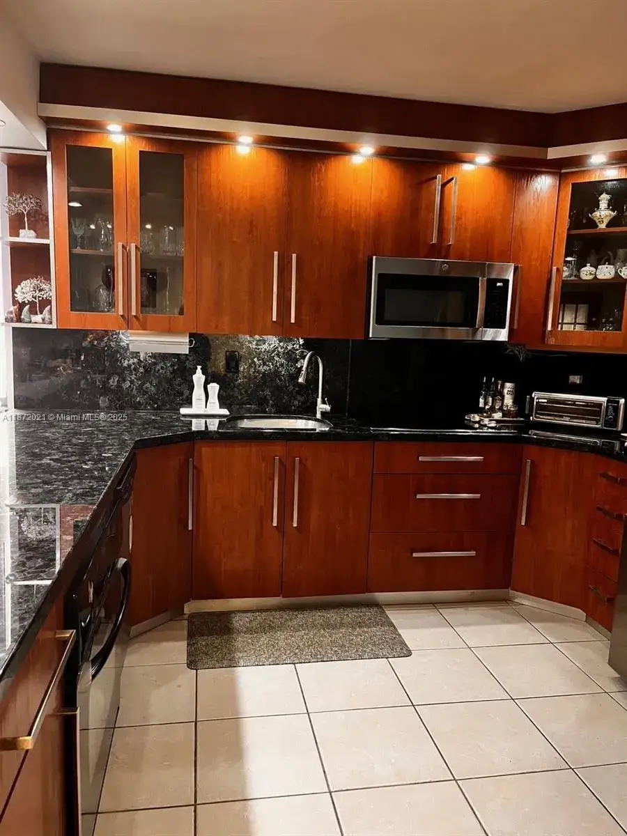 2 bedroom 2 bath Residential for sale at 20200 W Country Club Dr, Aventura FL 33180