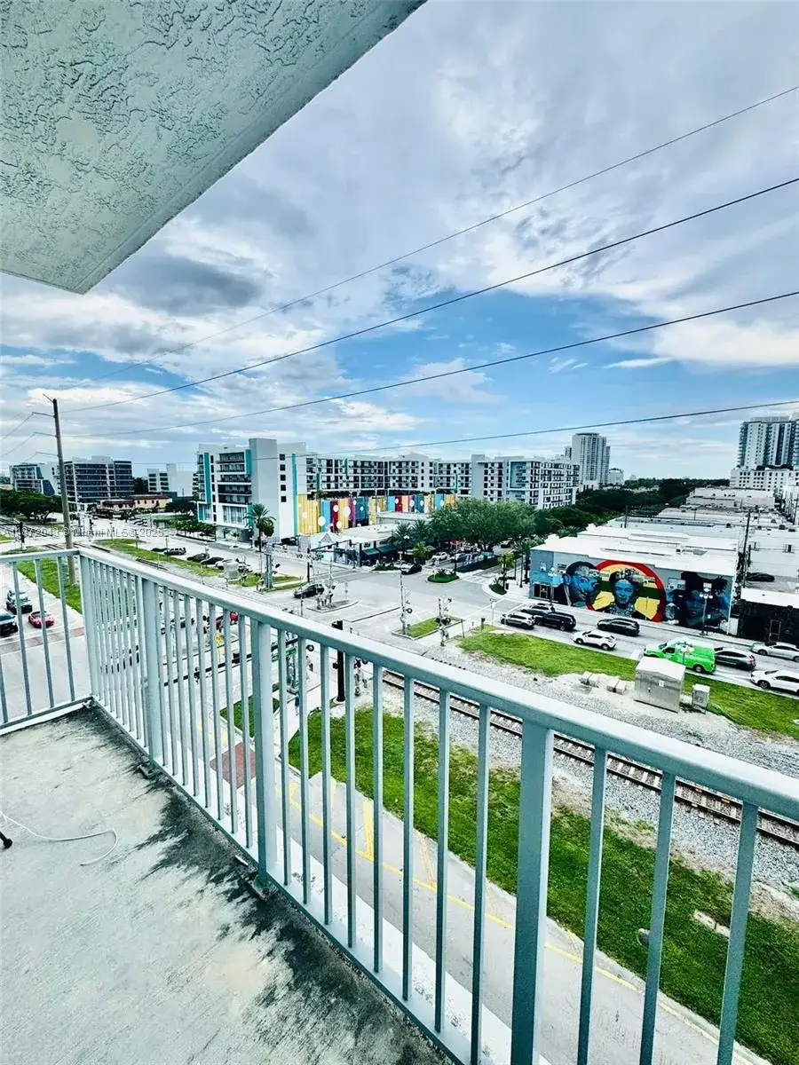 2 bedroom 2 bath Residential for sale at 140 S Dixie Hwy # 513, Hollywood FL 33020