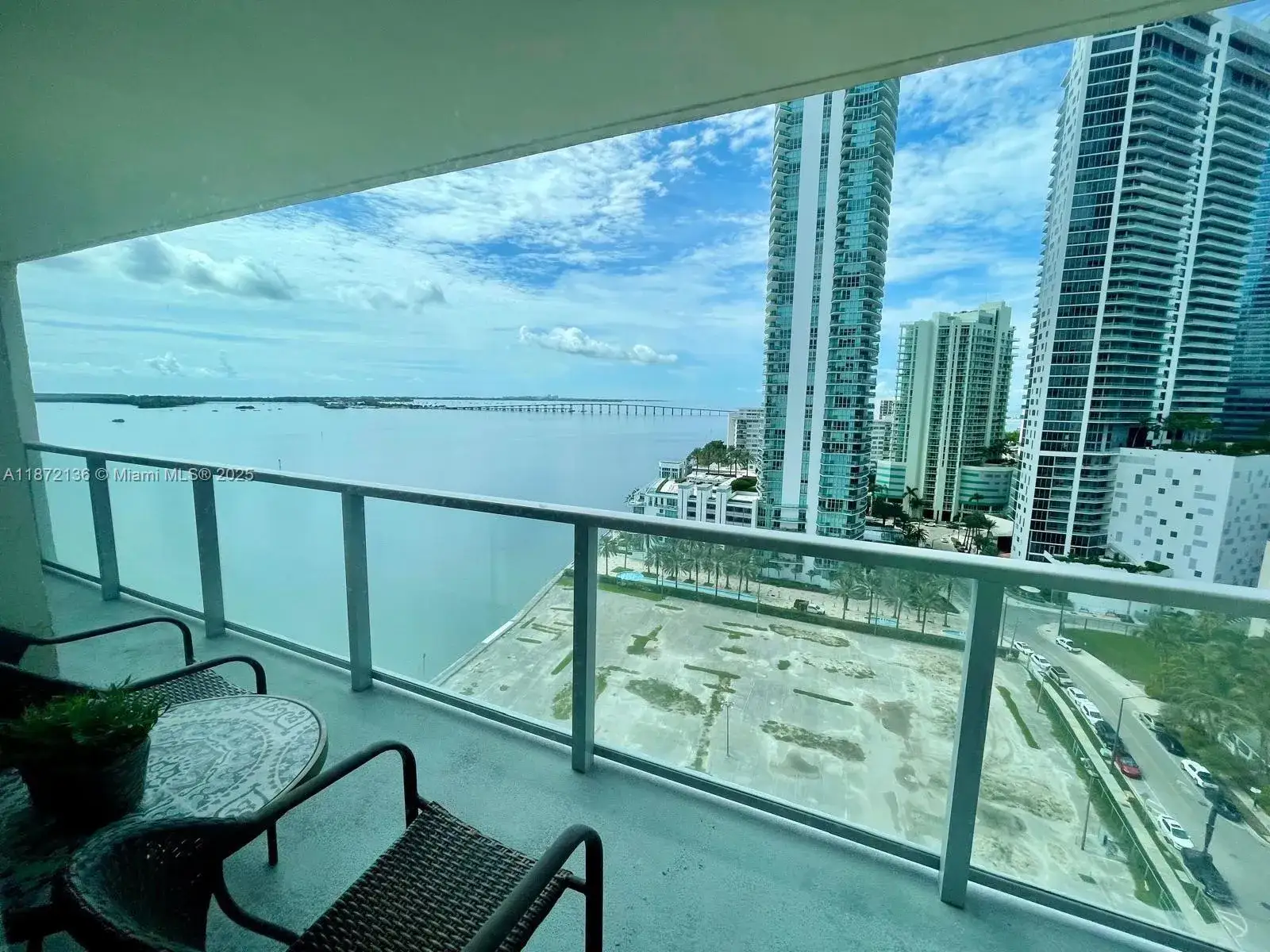 1 bedroom 1 bath Residential for sale at 1155 Brickell Bay Dr # 1805, Miami FL 33131
