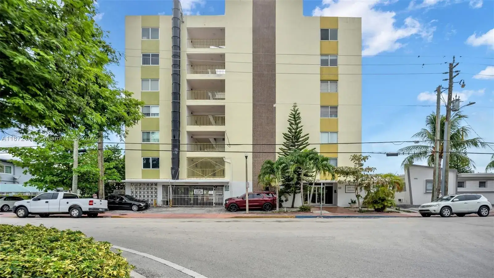 2 bedroom 2 bath Residential for sale at 8001 Crespi Blvd # 4B, Miami Beach FL 33141