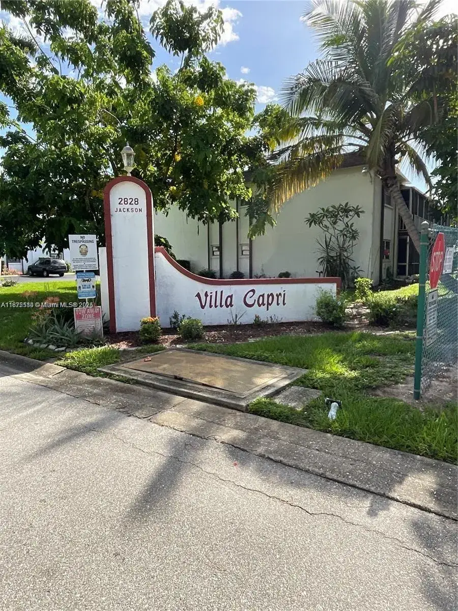 2 bedroom 2 bath Residential for sale at 2828 Jackson Street # I3, Fort Myers FL 33901