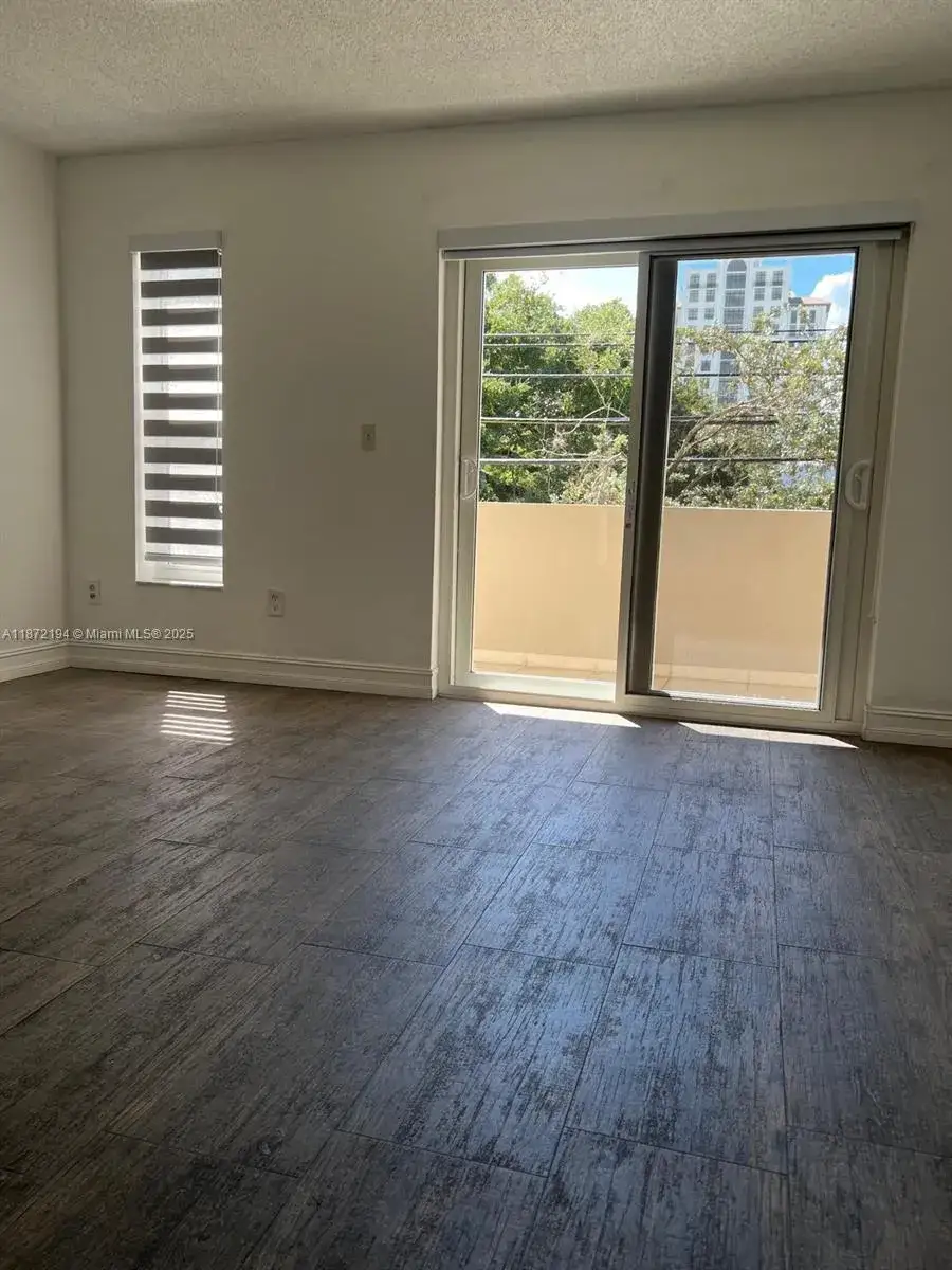 2 bedroom 1 bath Residential Lease for rent at 50 Antilla Ave # 4, Coral Gables FL 33134
