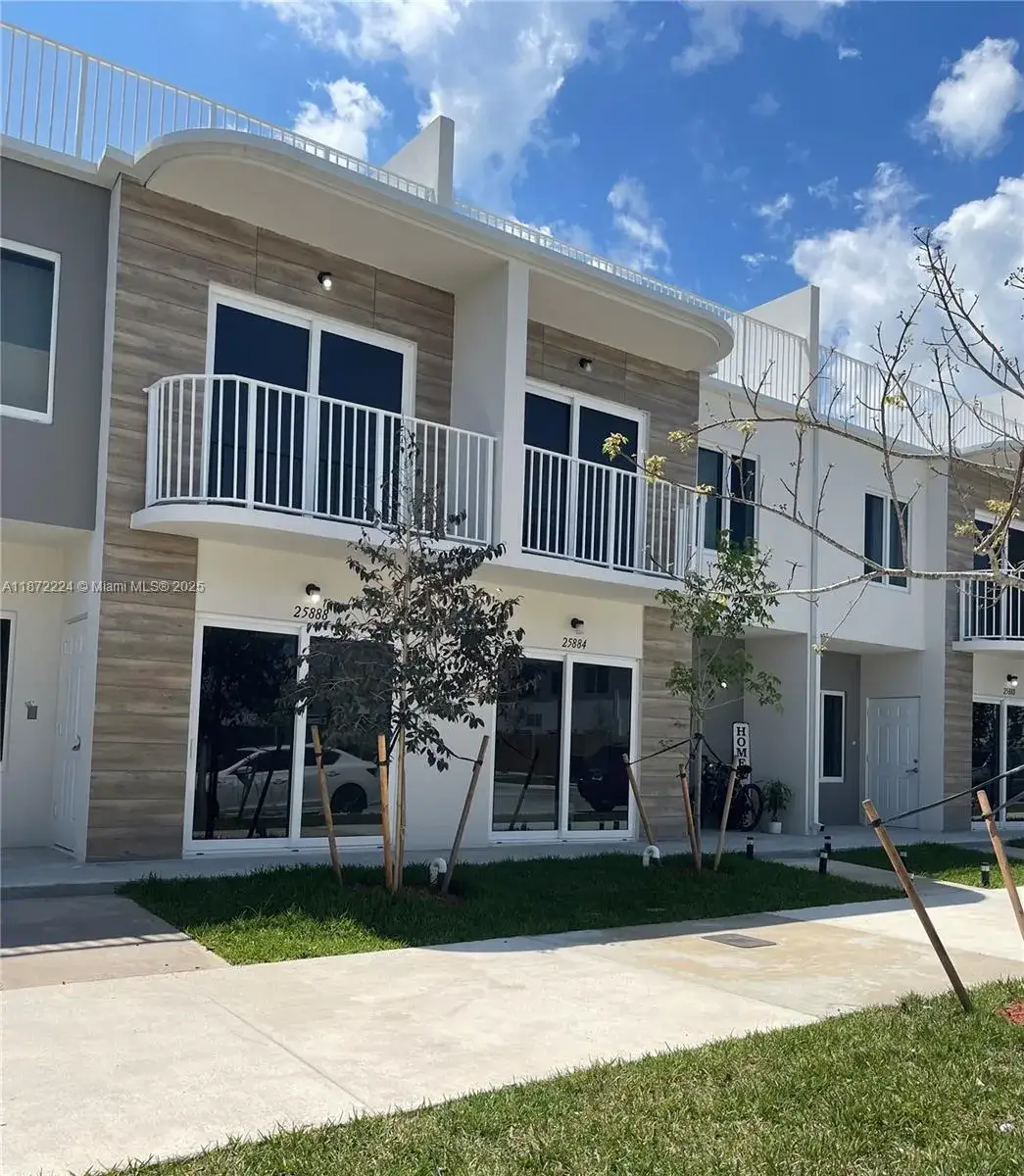 4 bedroom 3 bath Residential for sale at 25842 SW 144th Ave, Naranja FL 33032