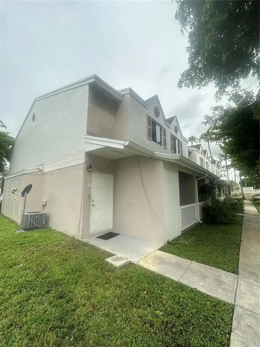 1 bedroom 1 bath Residential Lease for rent at 17455 NW 67th Ct # 17, Hialeah FL 33015