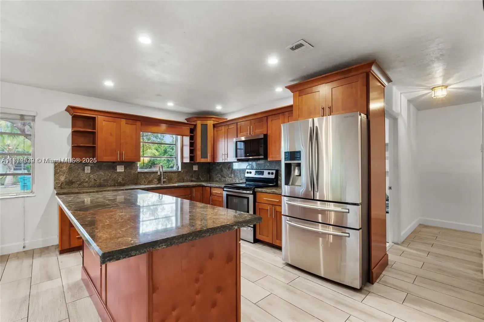 3 bedroom 2 bath Residential for sale at 16665 SW 93rd Ct, Palmetto Bay FL 33157
