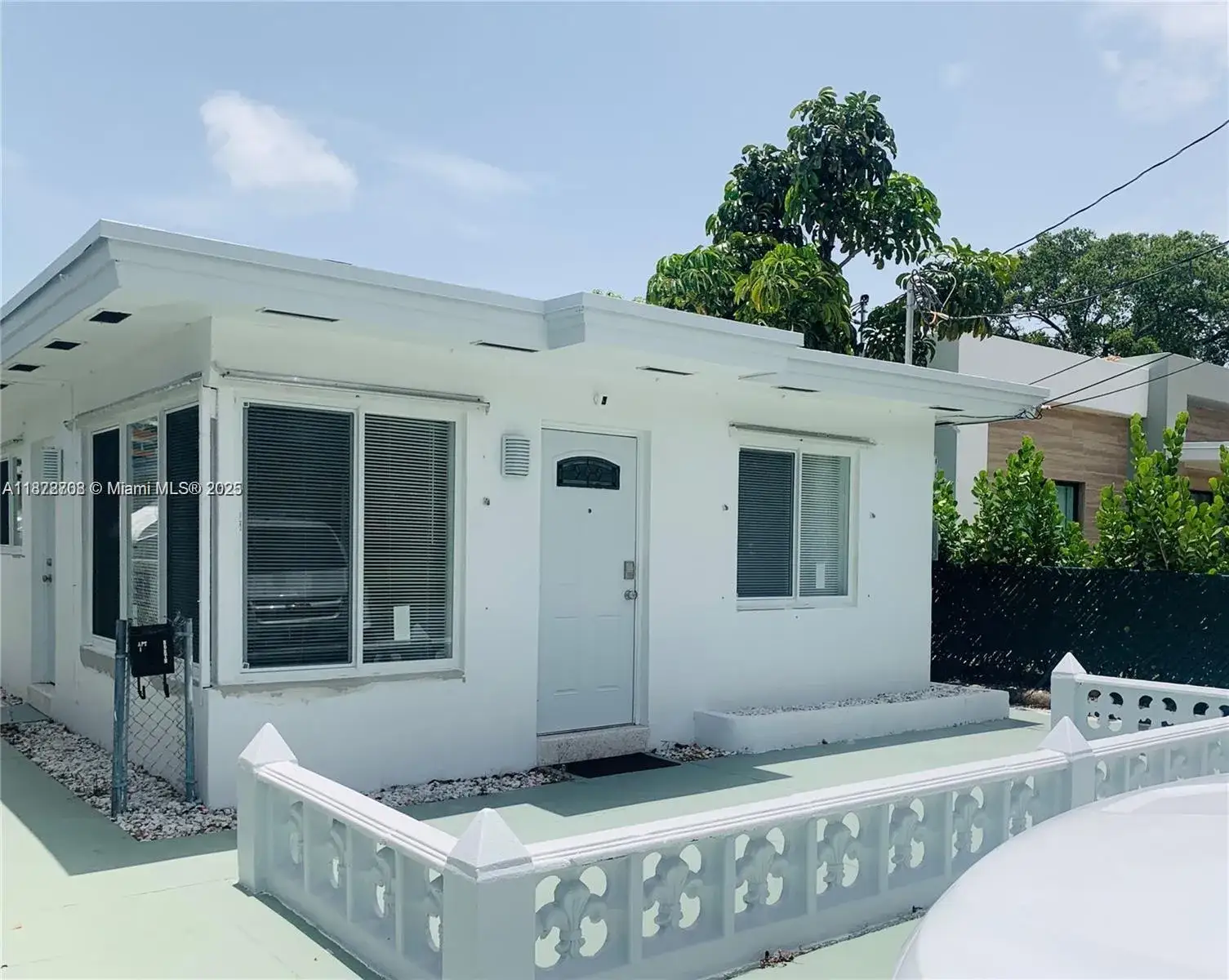 Residential Income for sale at 116 SE 9th Ct, Hallandale Beach FL 33009