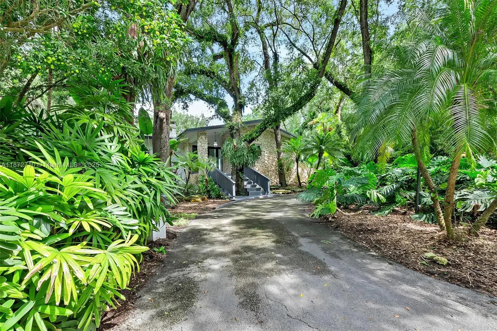 5 bedroom 4 bath Residential for sale at 6565 SW 134th Dr, Pinecrest FL 33156