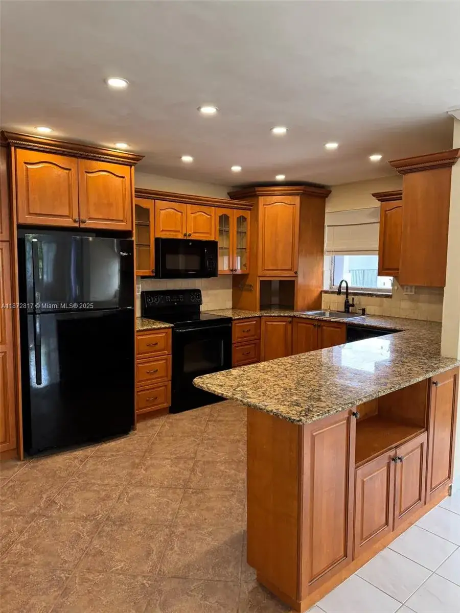 2 bedroom 2 bath Residential for sale at 2780 NE 183rd St # 301, Aventura FL 33160