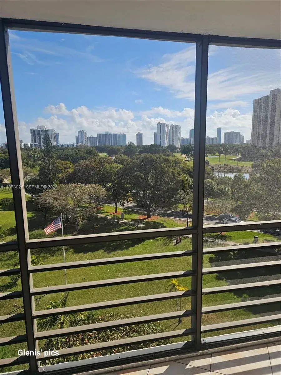 2 bedroom 2 bath Residential for sale at 20400 W Country Club Dr # 711, Aventura FL 33180