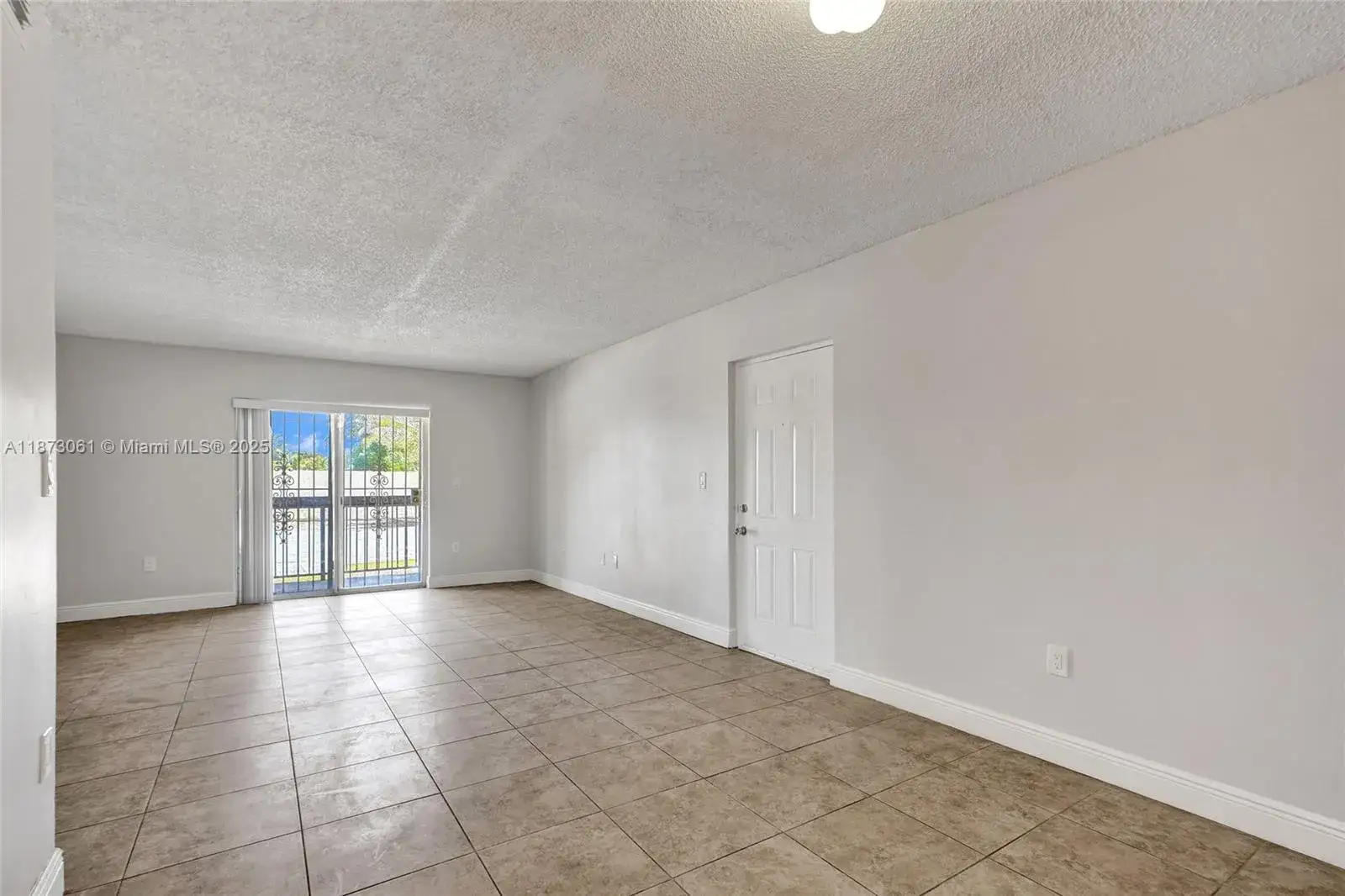 3 bedroom 2 bath Residential Lease for rent at 11505 NW 22nd Ave # 102, Miami FL 33167