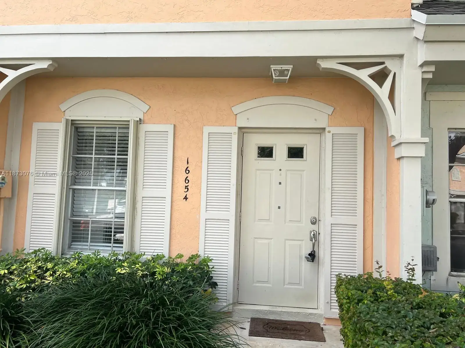 2 bedroom 2 bath Residential Lease for rent at 16654 Hemingway Dr, Weston FL 33326