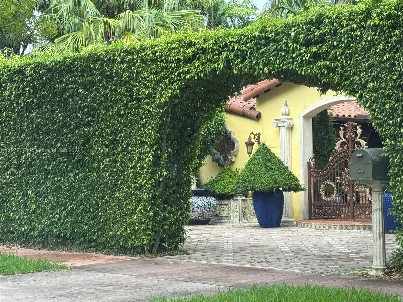 2 bedroom 2 bath Residential for sale at 3030 Alton Rd, Miami Beach FL 33140