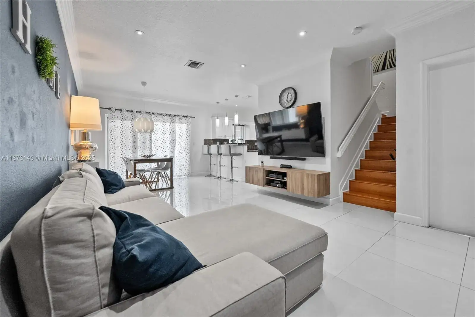 3 bedroom 2 bath Residential for sale at 21474 SW 85th Path, Cutler Bay FL 33189