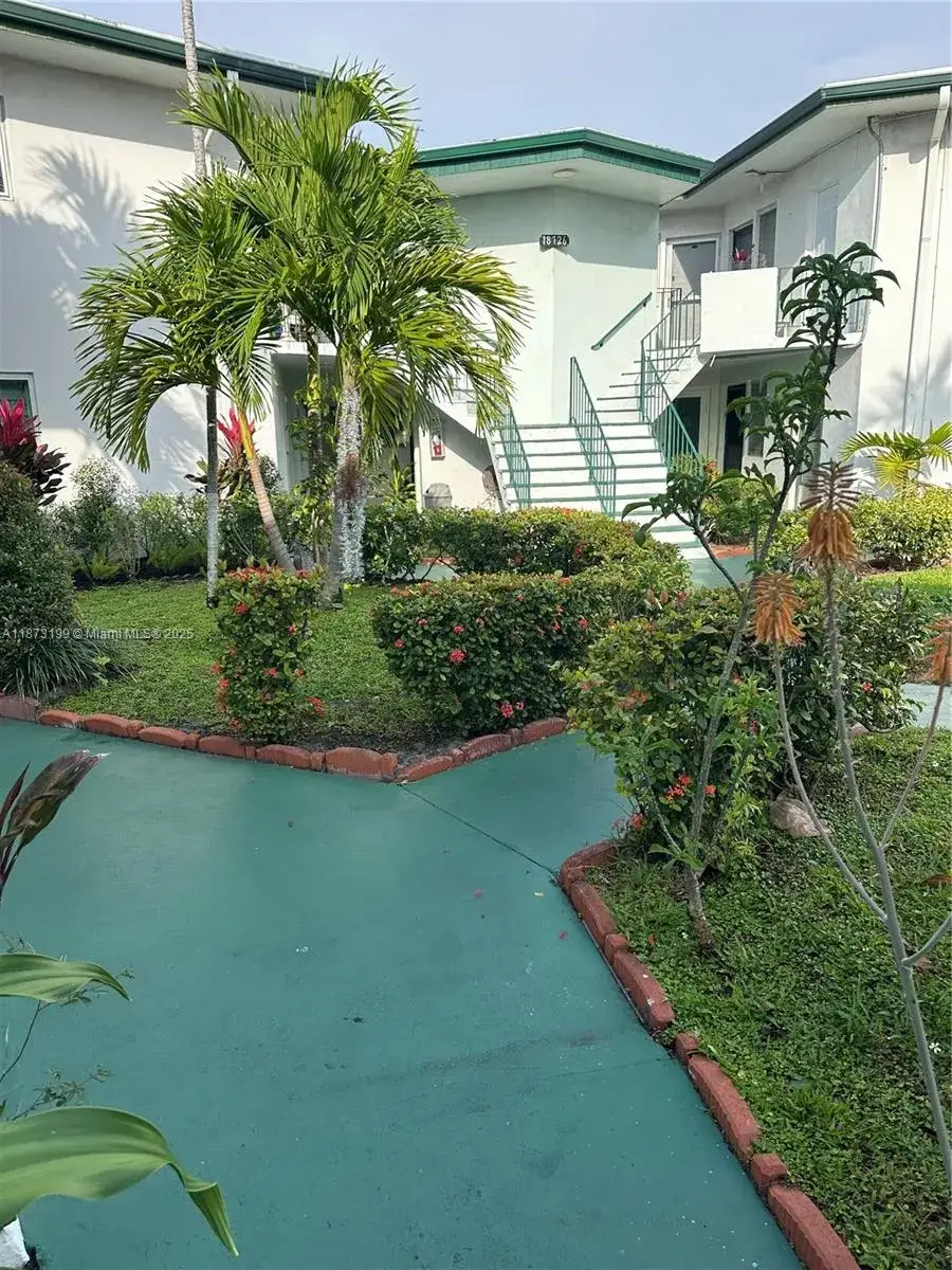 1 bedroom 1 bath Residential for sale at 18720 NE 18th Ave # 115, Miami FL 33179