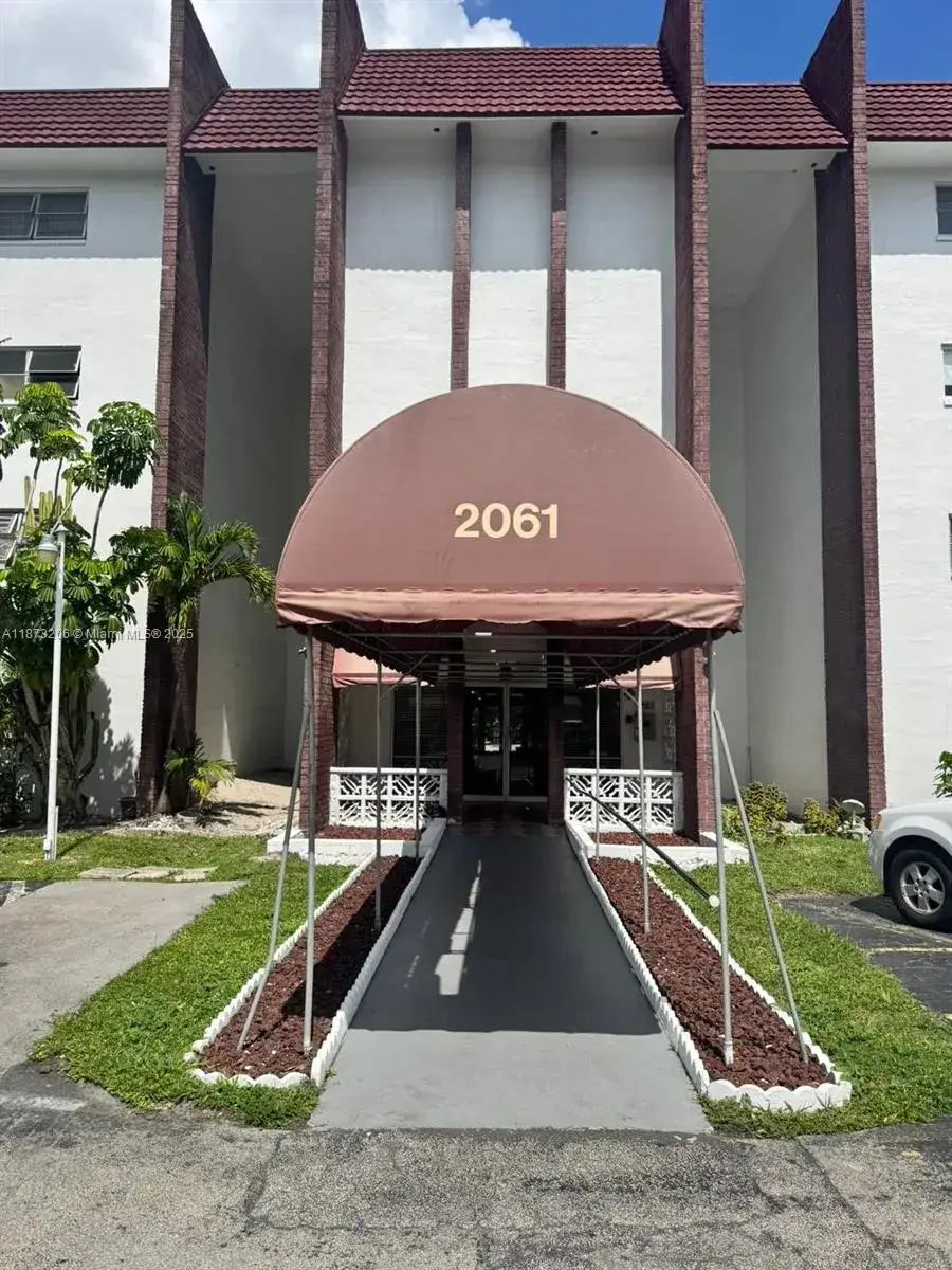 2 bedroom 2 bath Residential for sale at 2061 NW 47th Ter # 407, Lauderhill FL 33313