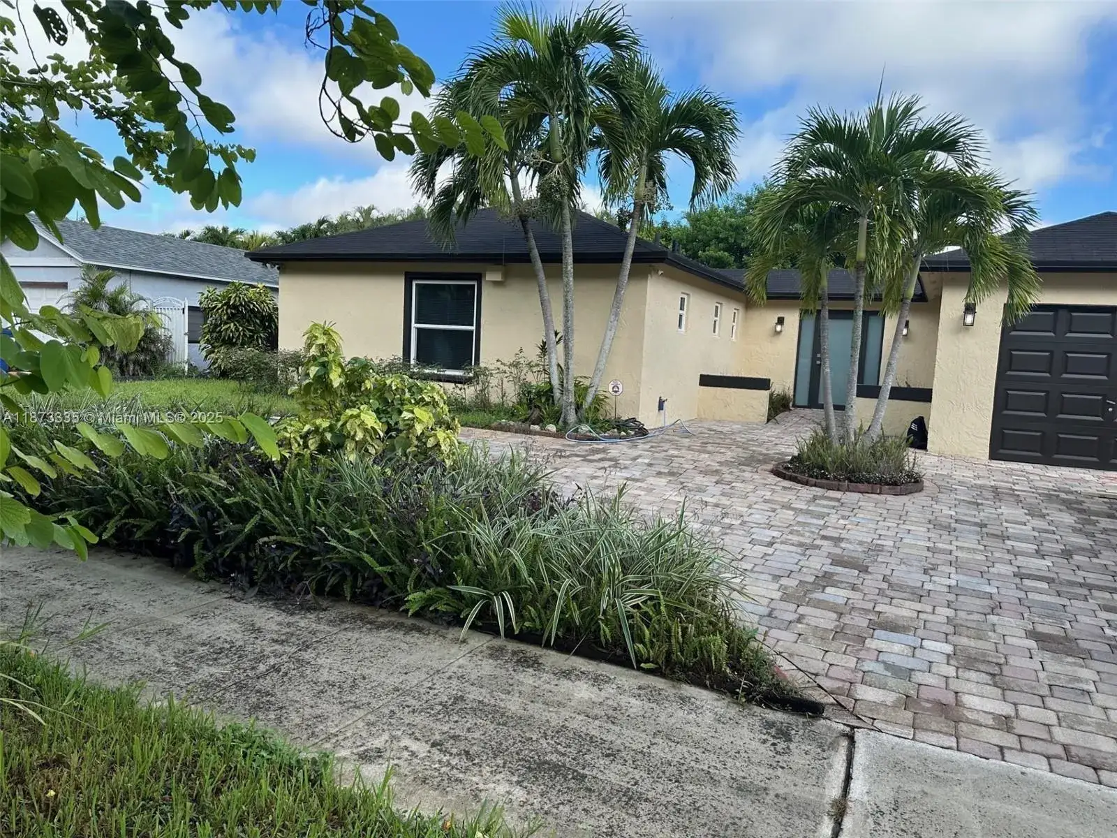 3 bedroom 3 bath Residential for sale at 6061 NW 198th Ter, Miami FL 33015