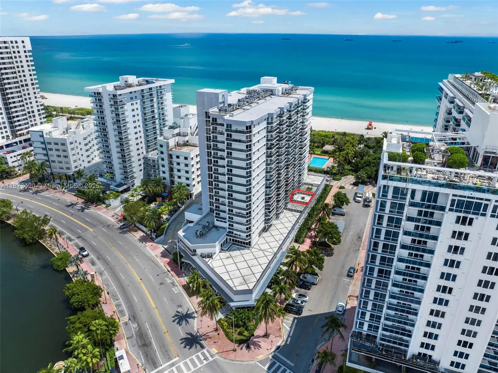 1 bedroom 2 bath Residential for sale at 2401 Collins Ave # 404, Miami Beach FL 33140