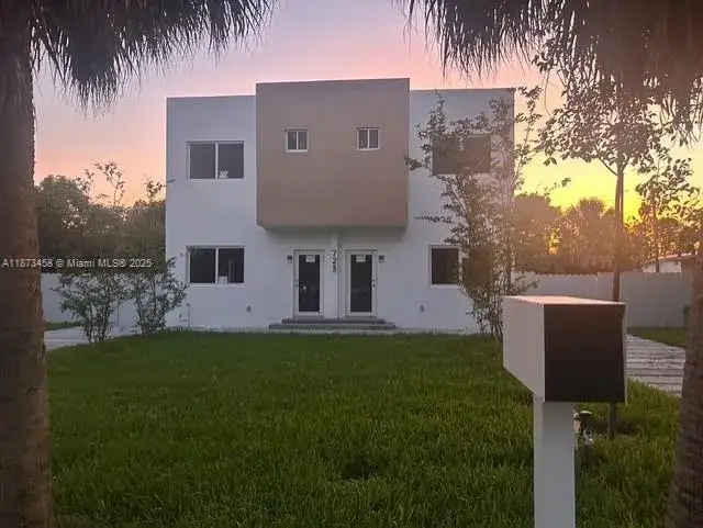 3 bedroom 2 bath Residential Lease for rent at 723 NW 19th Ave # B, Fort Lauderdale FL 33311