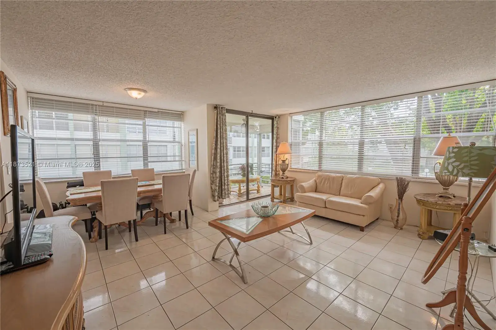 2 bedroom 2 bath Residential for sale at 2761 Taft St # 204, Hollywood FL 33020