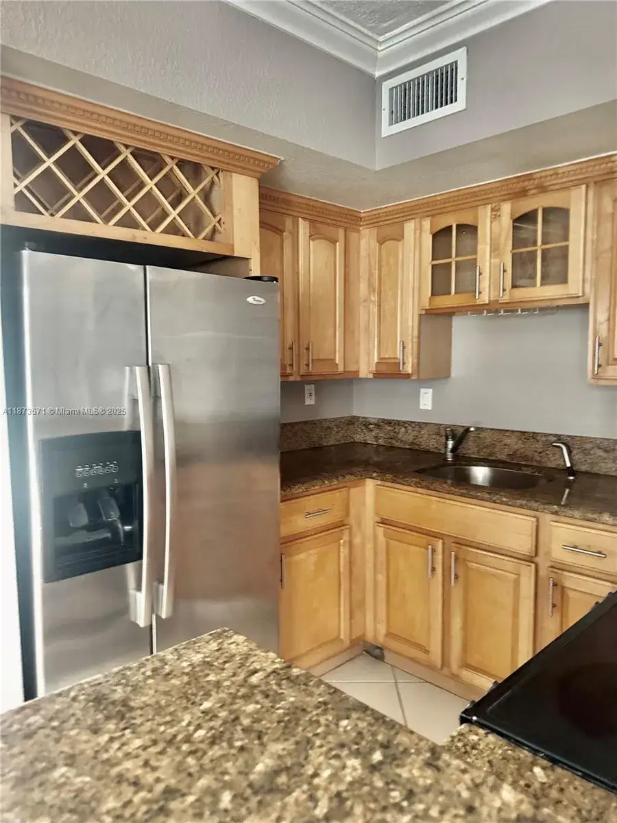 1 bedroom 1 bath Residential Lease for rent at 924 SE 2nd St # 29, Fort Lauderdale FL 33301