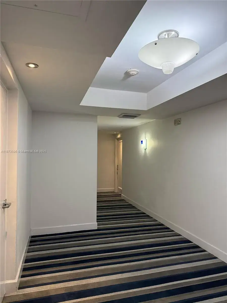 1 bedroom 1 bath Residential for sale at 18800 NE 29th Ave # 801, Aventura FL 33180