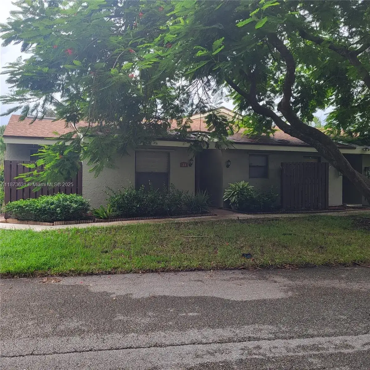 3 bedroom 2 bath Residential for sale at 33 Meadows Dr, Boynton Beach FL 33436