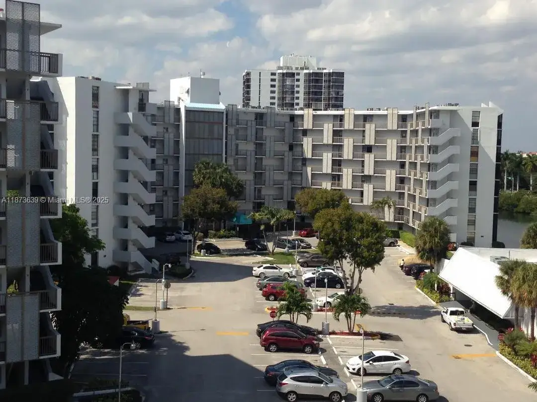 3 bedroom 2 bath Residential for sale at 3475 N Country Club Dr # 116, Aventura FL 33180