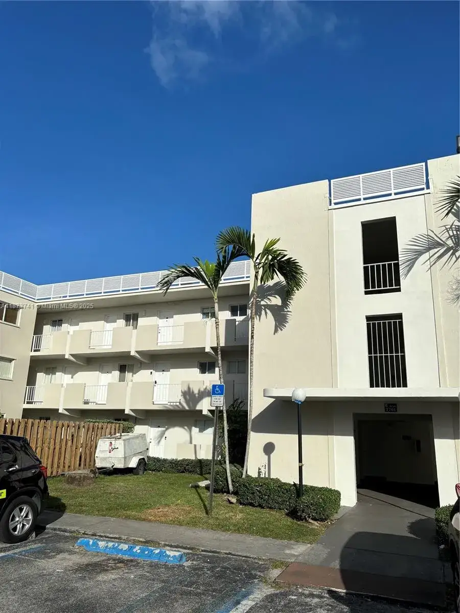 1 bedroom 1 bath Residential for sale at 7701 SW 88th St # B224, Miami FL 33156
