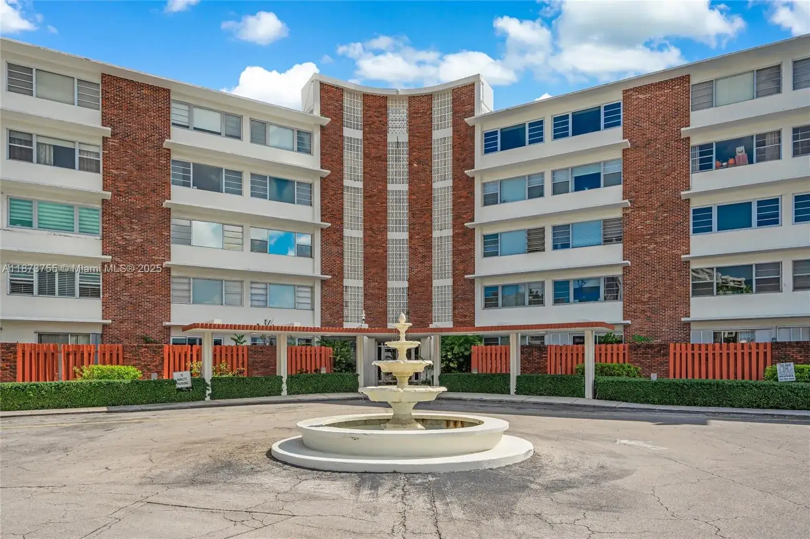 1 bedroom 1 bath Residential for sale at 1700 NE 105th St # 505, Miami Shores FL 33138