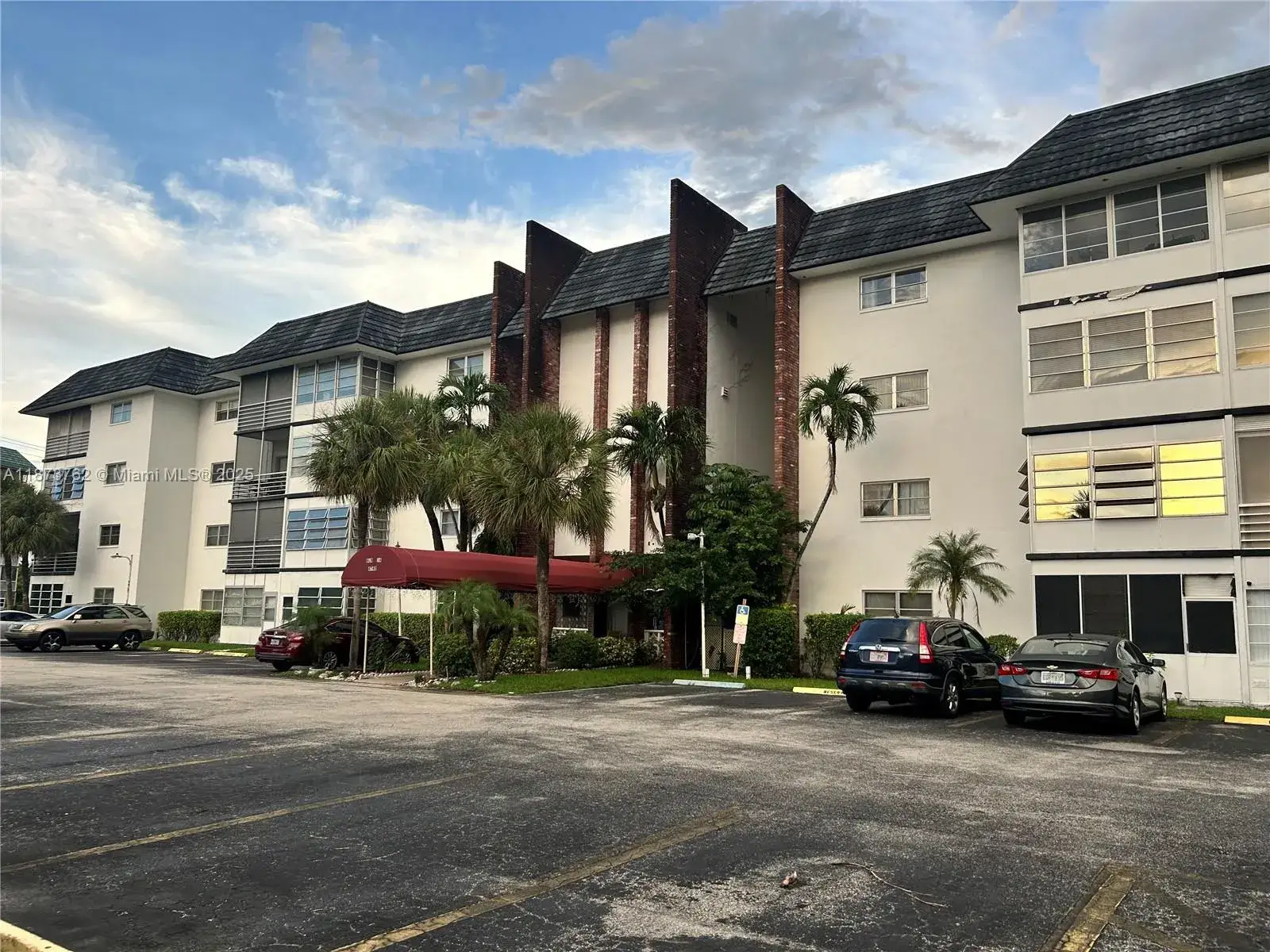 2 bedroom 2 bath Residential for sale at 4740 NW 21st St # 306, Lauderhill FL 33313