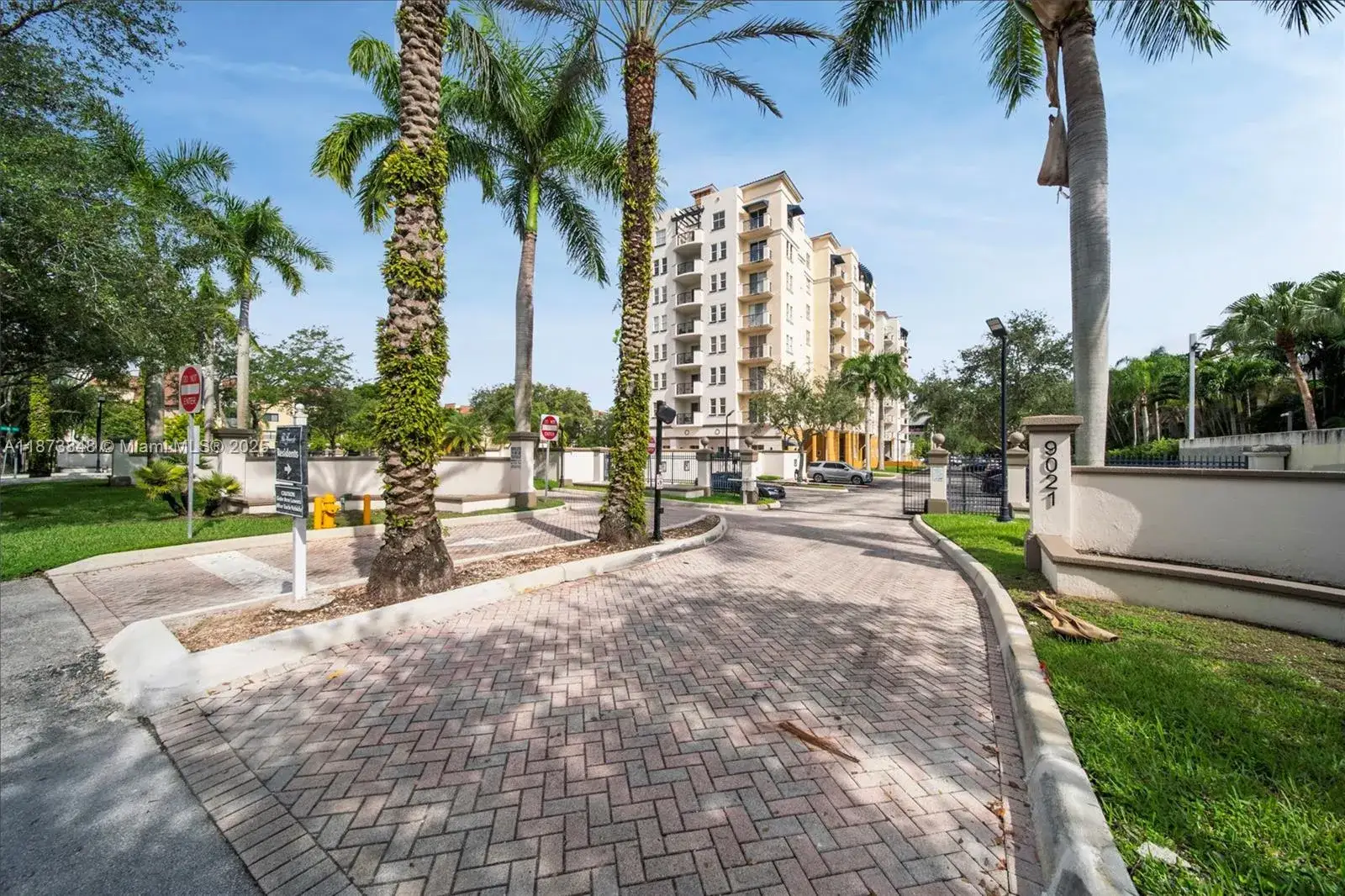 3 bedroom 2 bath Residential Lease for rent at 9021 SW 94th St # 310, Miami FL 33176