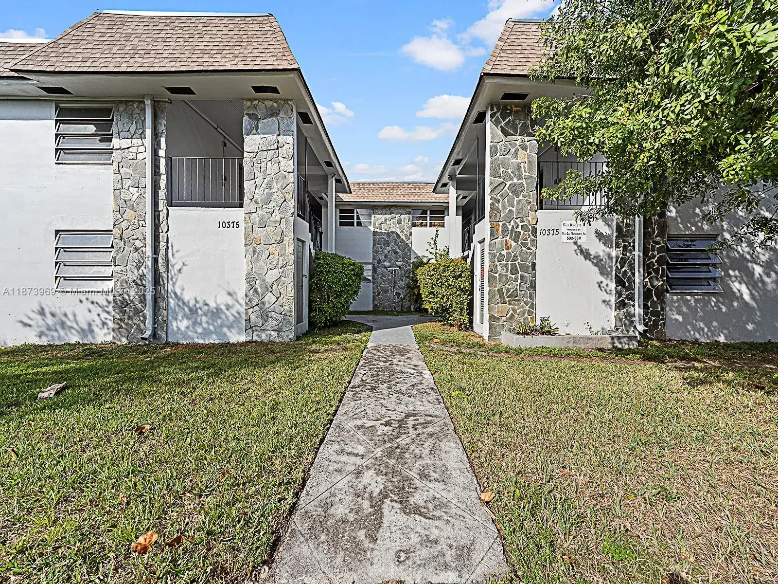 1 bedroom 1 bath Residential Lease for rent at 10305 SW 40th St # 0, Miami FL 33165