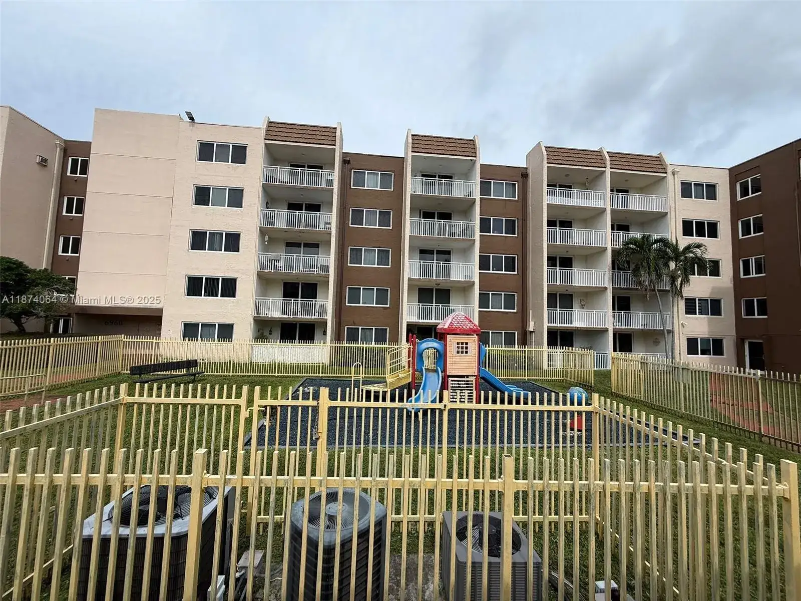 2 bedroom 1 bath Residential for sale at 6940 Miami Gardens Dr # 122, Hialeah FL 33015