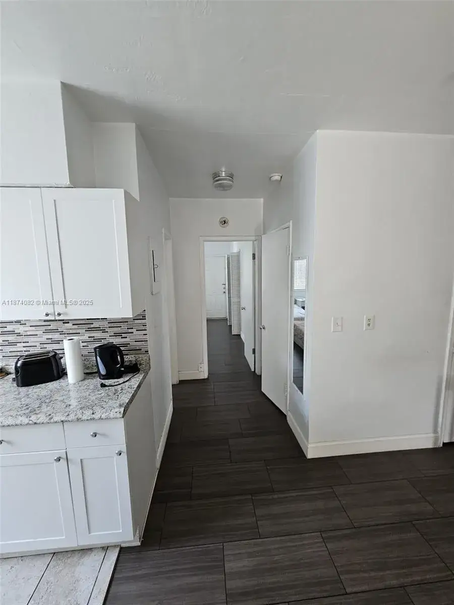 1 bedroom 1 bath Residential Lease for rent at 7320 Carlyle Ave # 4, Miami Beach FL 33141
