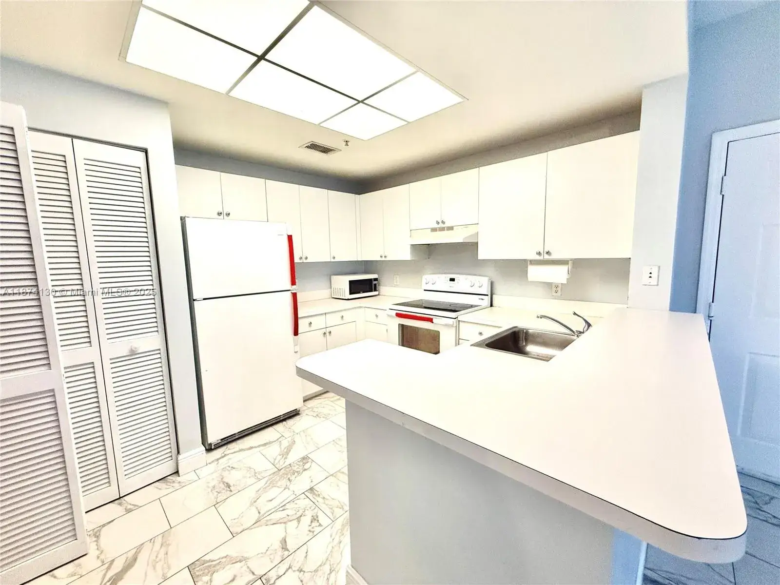 1 bedroom 1 bath Residential Lease for rent at 2015 SE 10th Ave # 127, Fort Lauderdale FL 33316