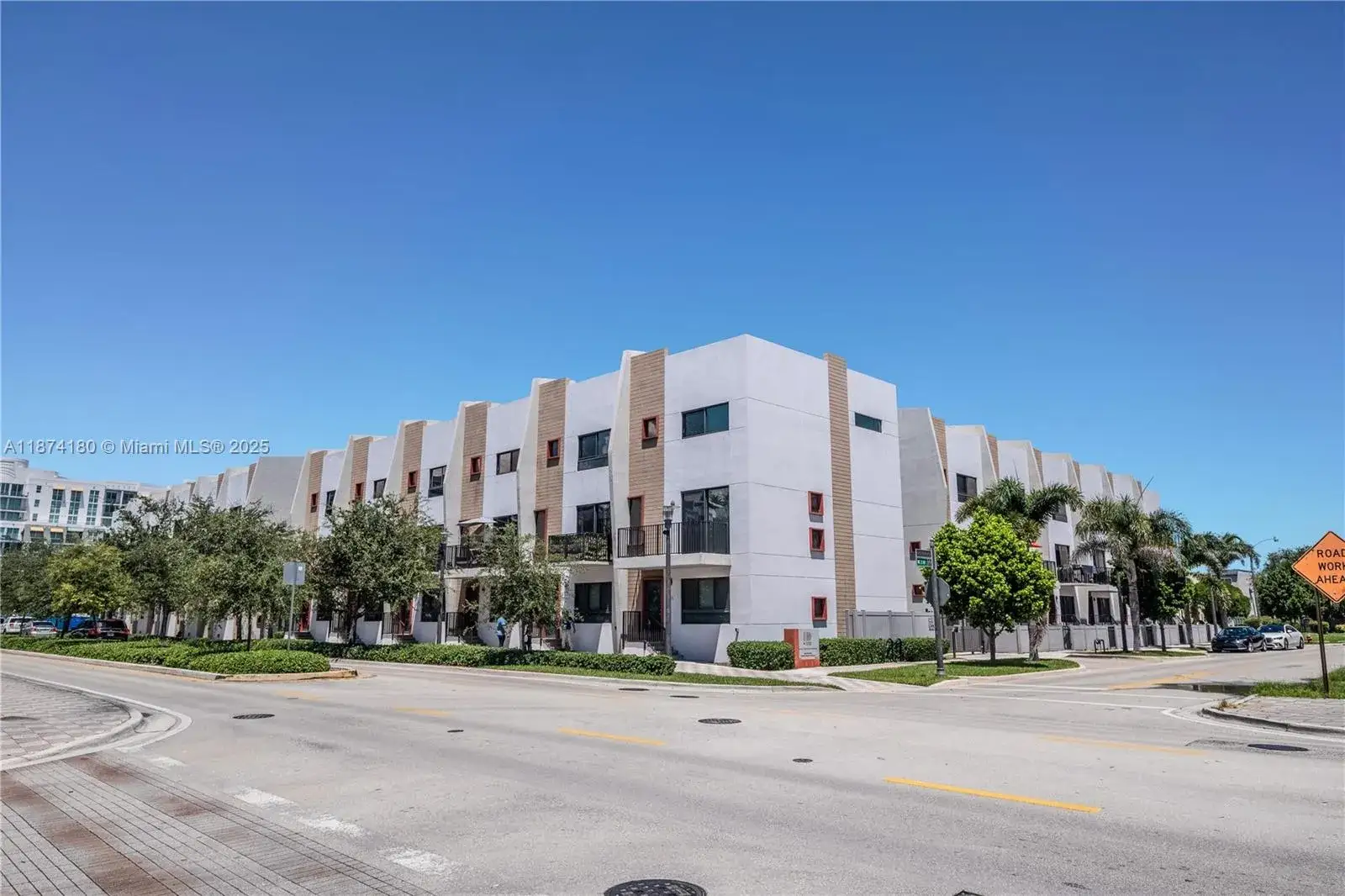 3 bedroom 3 bath Residential Lease for rent at 113 NE 6th St # 121, Fort Lauderdale FL 33304