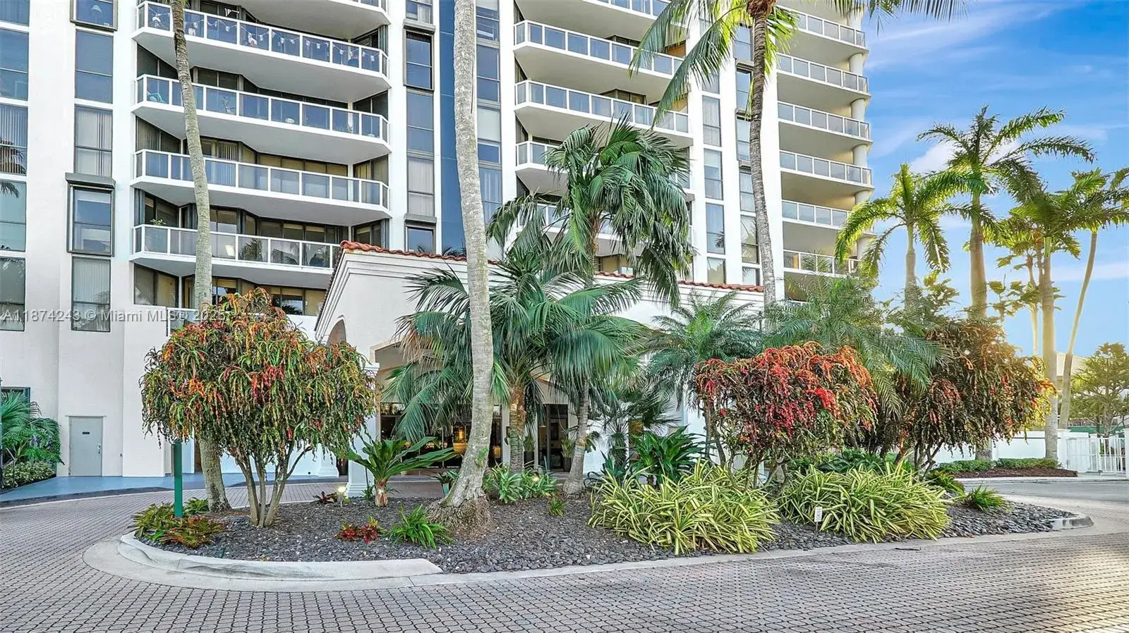 2 bedroom 2 bath Residential for sale at 3598 Yacht Club Dr # 1901, Aventura FL 33180