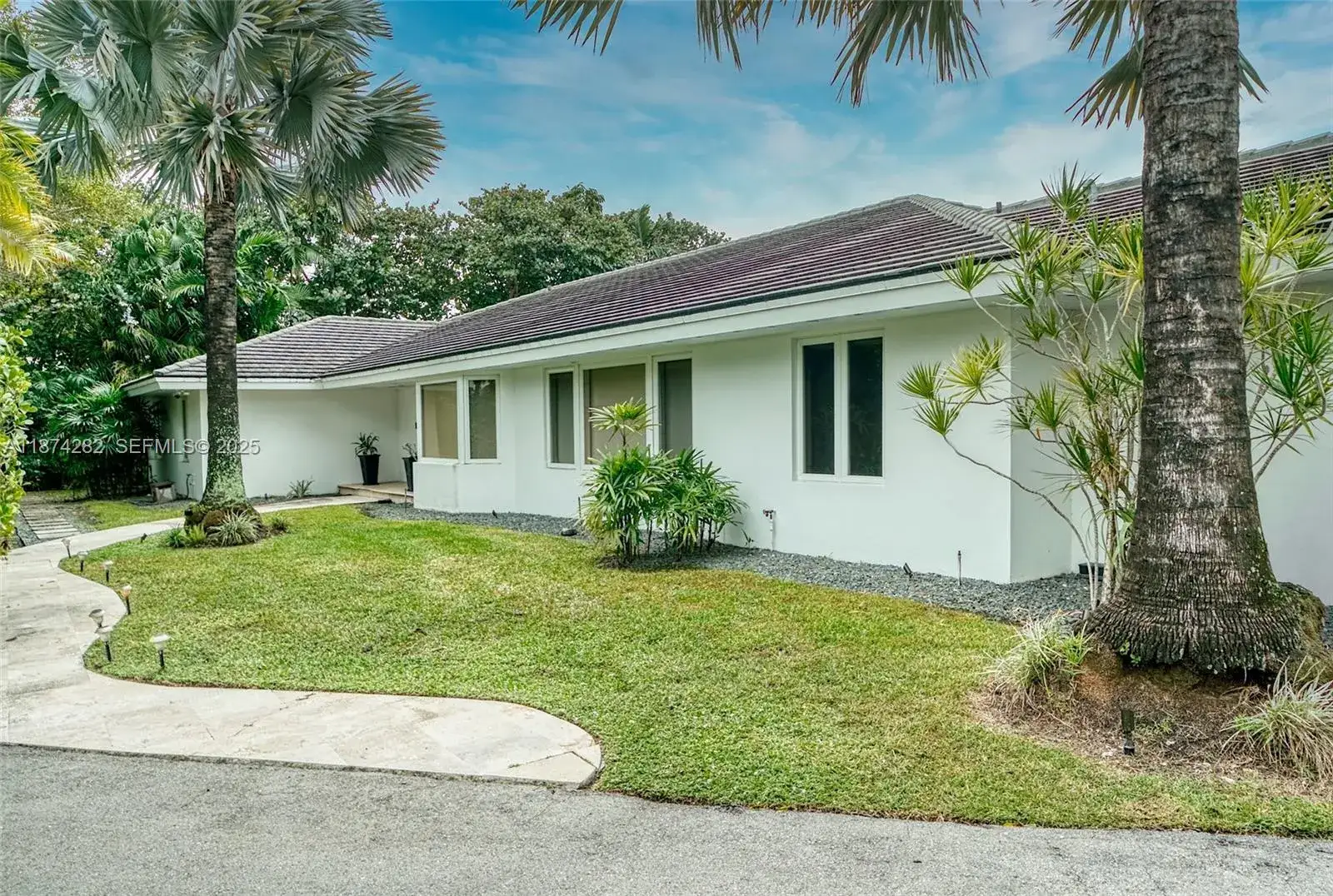 5 bedroom 5 bath Residential for sale at 415 Rovino Ave, Coral Gables FL 33156