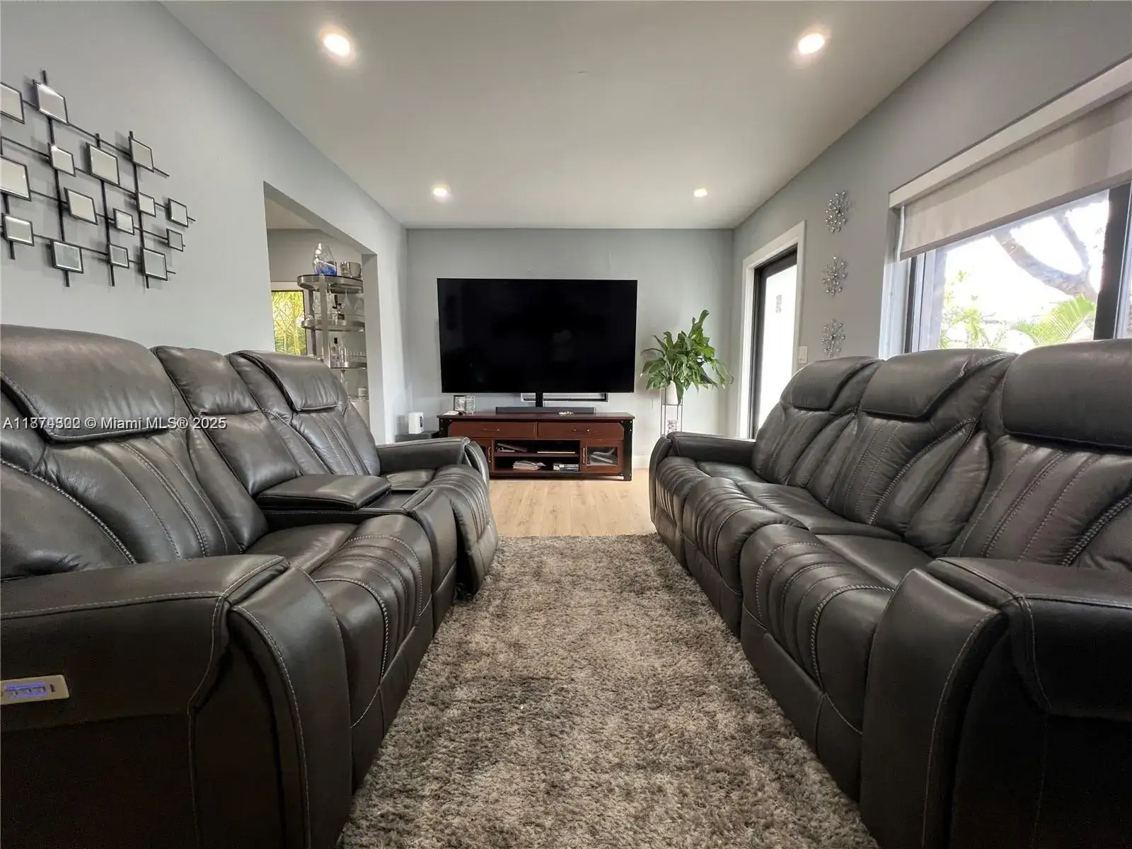 3 bedroom 2 bath Residential for sale at 860 NW 18th Pl, Miami FL 33125
