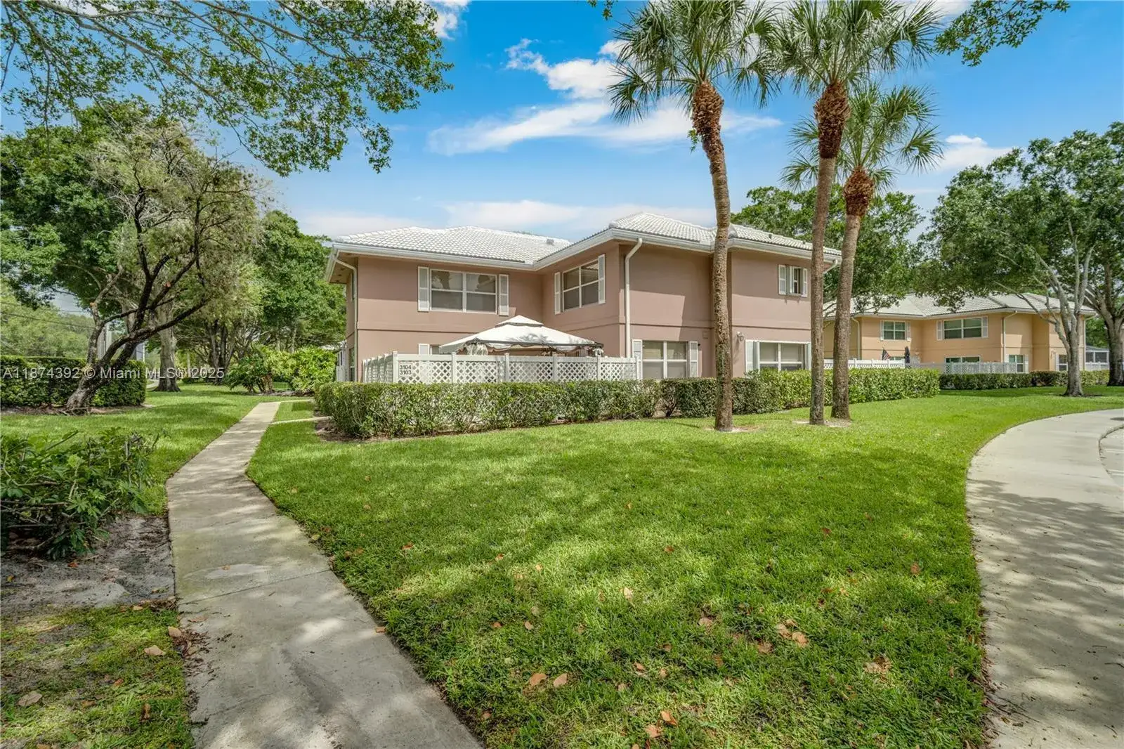 2 bedroom 2 bath Residential for sale at 3104 Kingston Ct # 11D, West Palm Beach FL 33409