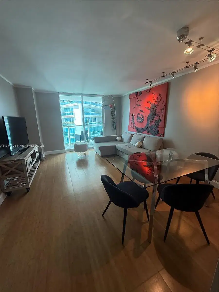 1 bedroom 1 bath Residential Lease for rent at 2101 Brickell Ave # 508, Miami FL 33129