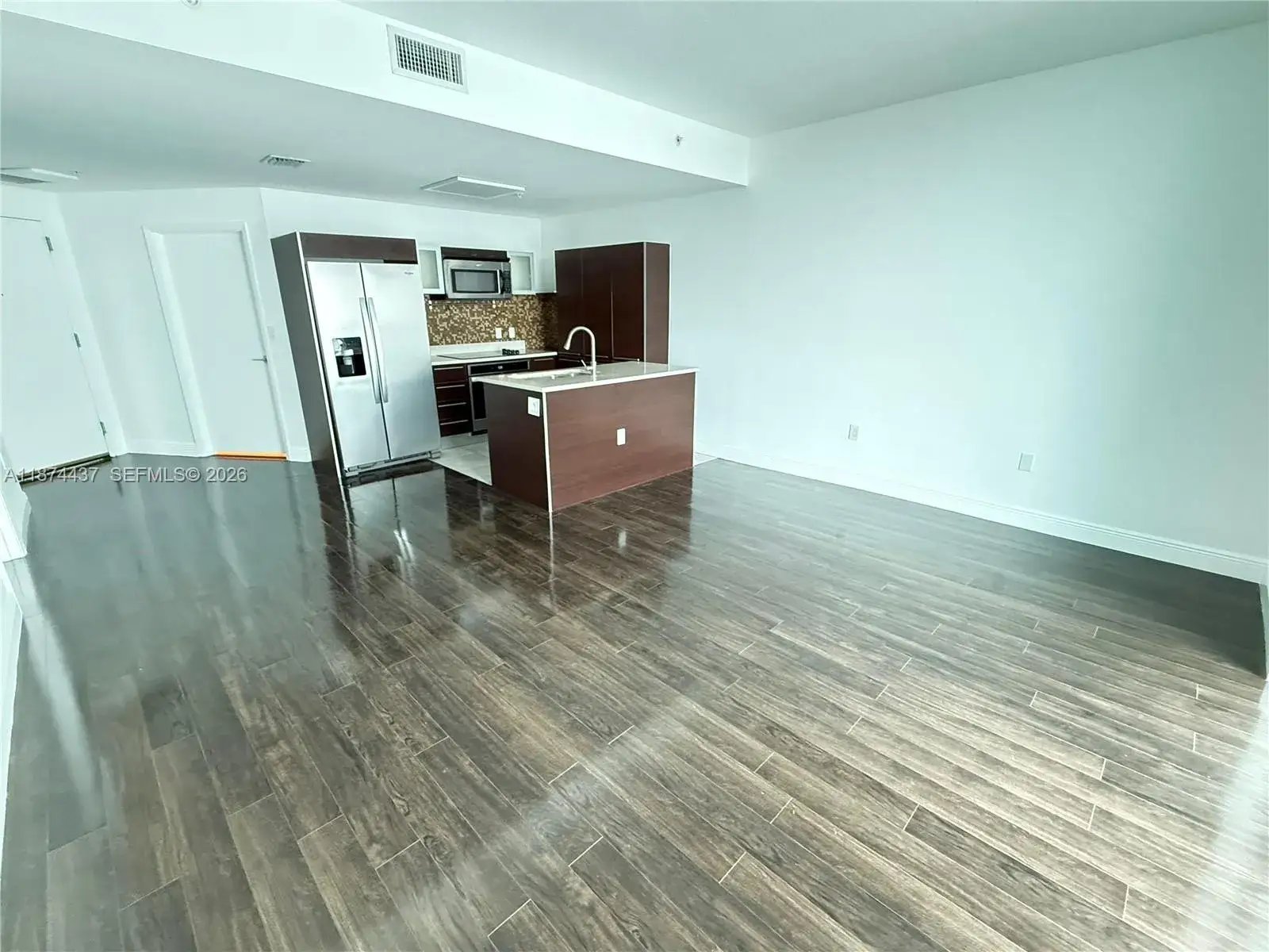 1 bedroom 1 bath Residential Lease for rent at 1900 N Bayshore Dr # 3507, Miami FL 33132