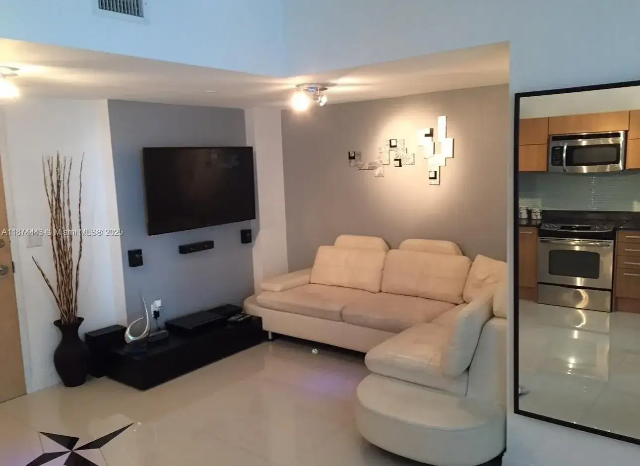 1 bedroom 1 bath Residential Lease for rent at 350 S Miami Ave # 2207, Miami FL 33130