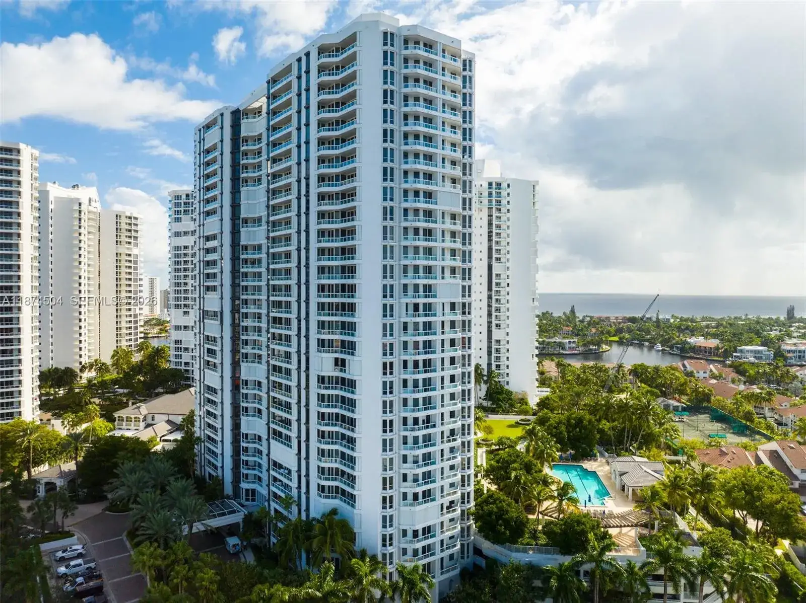 3 bedroom 2 bath Residential for sale at 21055 Yacht Club Dr # 605, Aventura FL 33180