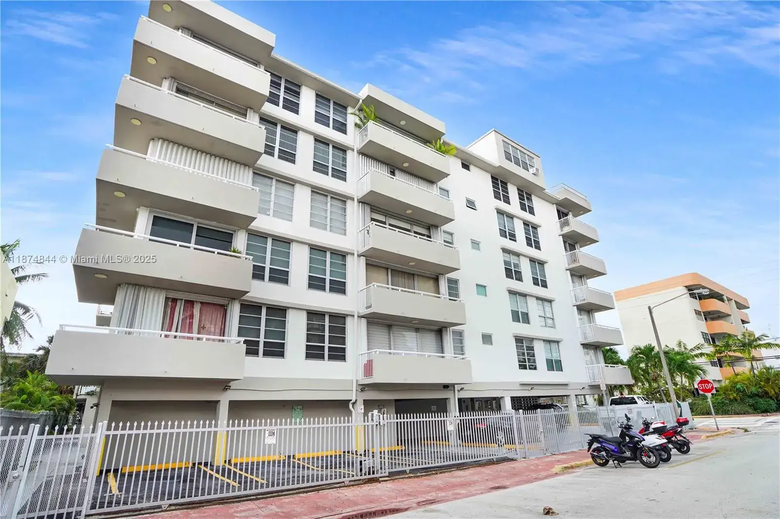 1 bedroom 1 bath Residential Lease for rent at 7735 Abbott Ave # 5D, Miami Beach FL 33141