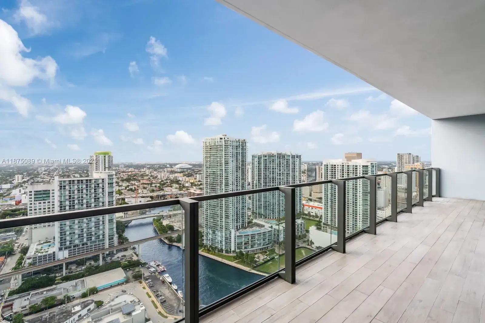 1 bedroom 1 bath Residential for sale at 68 SE 6th St # 3706, Miami FL 33131