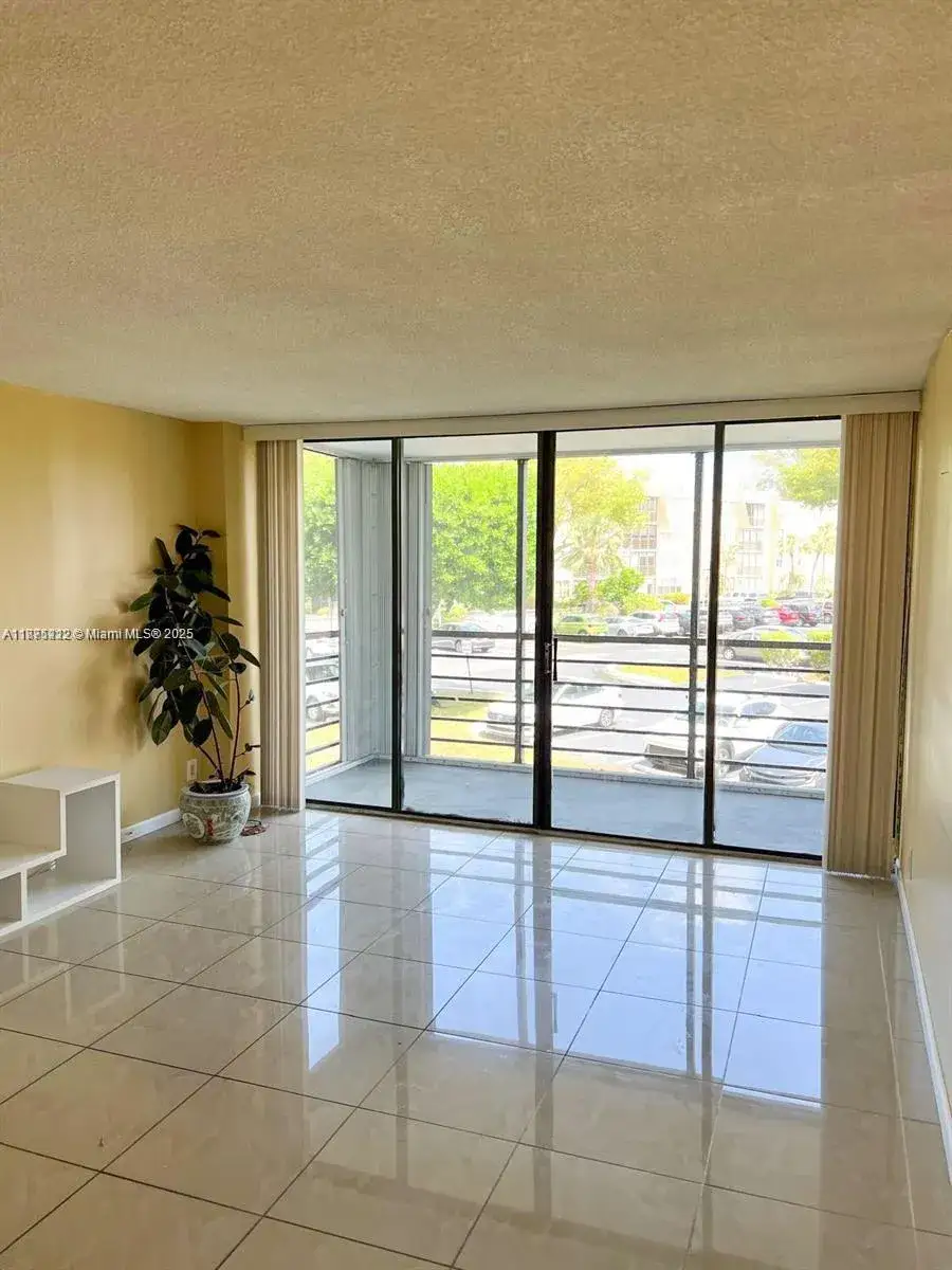 1 bedroom 1 bath Residential Lease for rent at 20400 W Country Club Dr # 217, Aventura FL 33180
