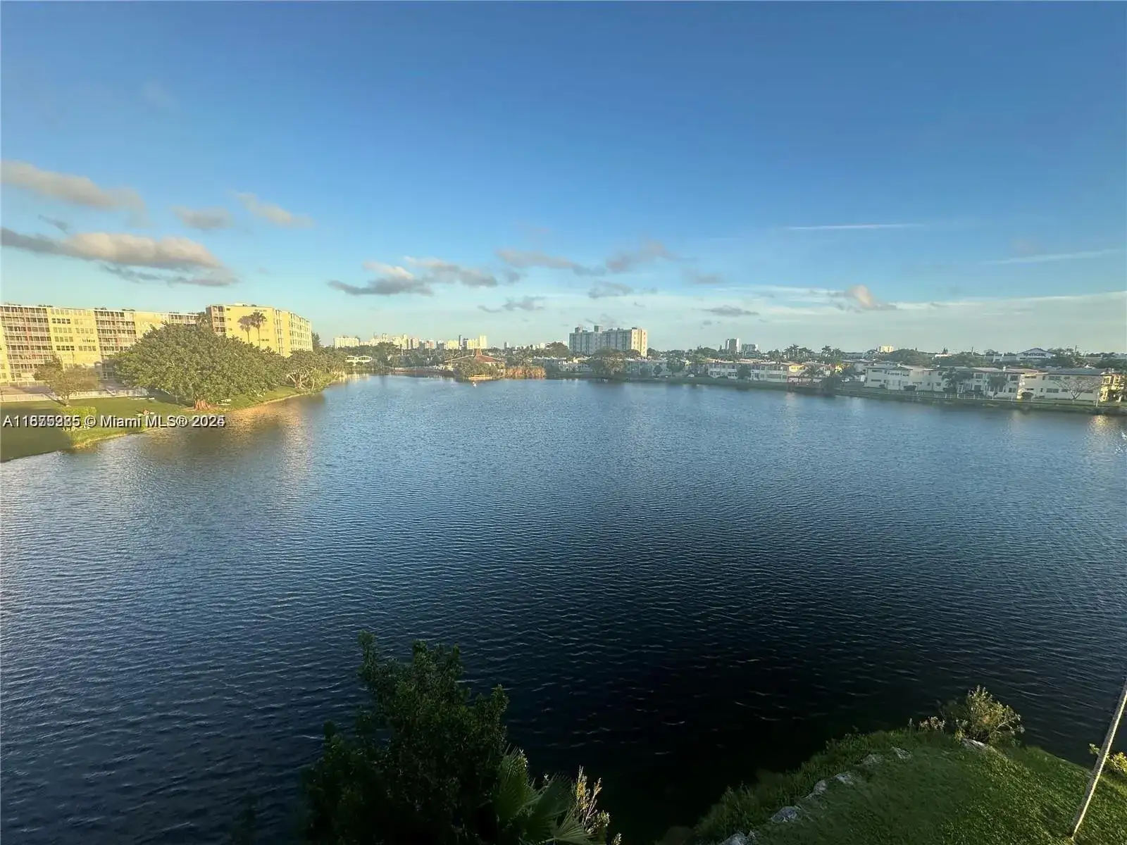 2 bedroom 2 bath Residential for sale at 1670 NE 191st St # 3, Miami FL 33179