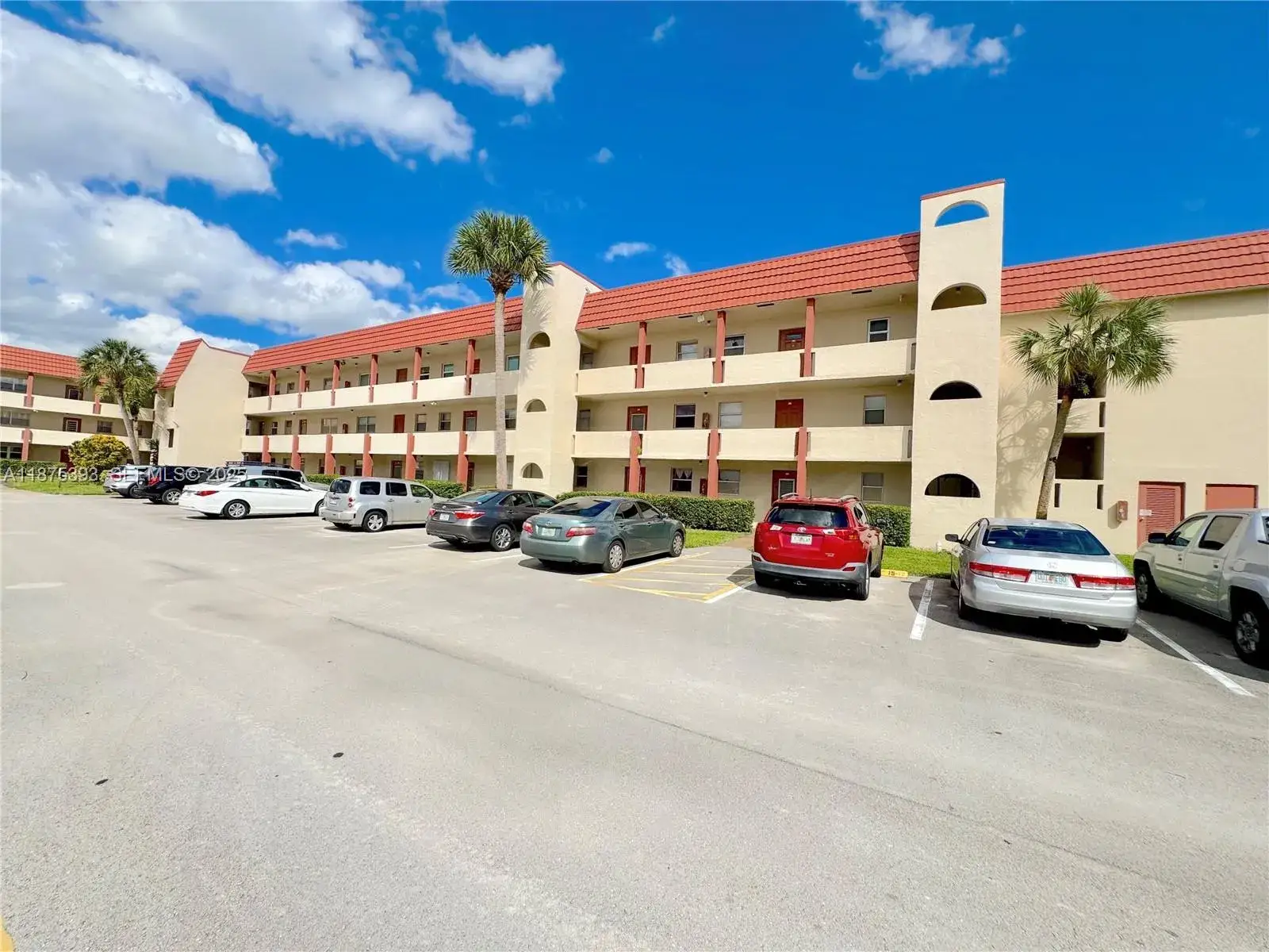 2 bedroom 2 bath Residential for sale at 2871 E Sunrise Lakes Dr # 104, Sunrise FL 33322