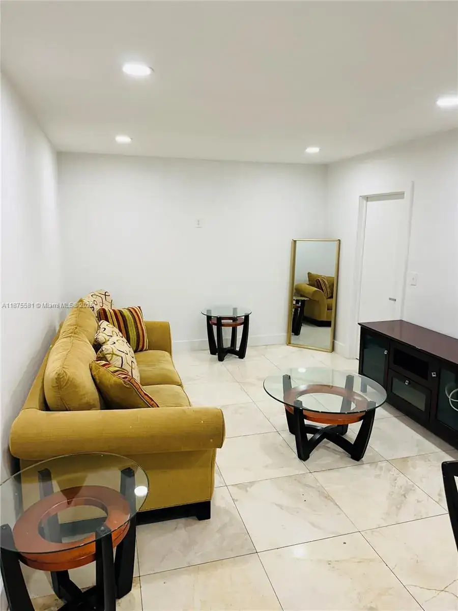 1 bedroom 1 bath Residential Lease for rent at 1723 Jackson St # 2, Hollywood FL 33020